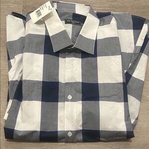 Men’s plaid button down shirt